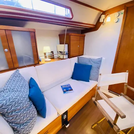 Hotel na wodzie Boat And Breakfast