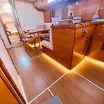 Botel Boat And Breakfast Palermo