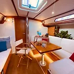 Botel Boat And Breakfast *