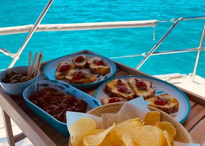 Botel Boat And Breakfast *