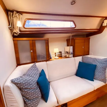 Bateau-hôtel Boat And Breakfast *